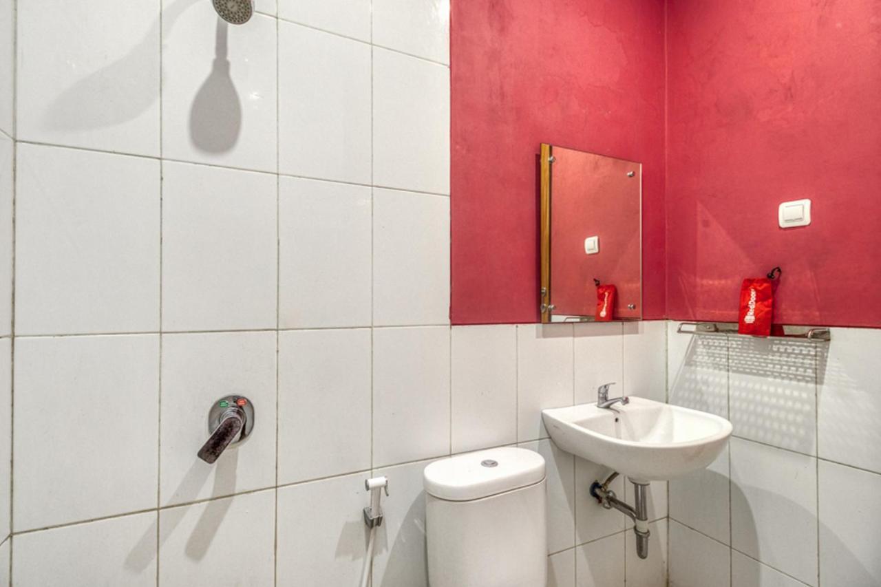 Reddoorz Plus @ Flory Hotel Джокьякарта Экстерьер фото