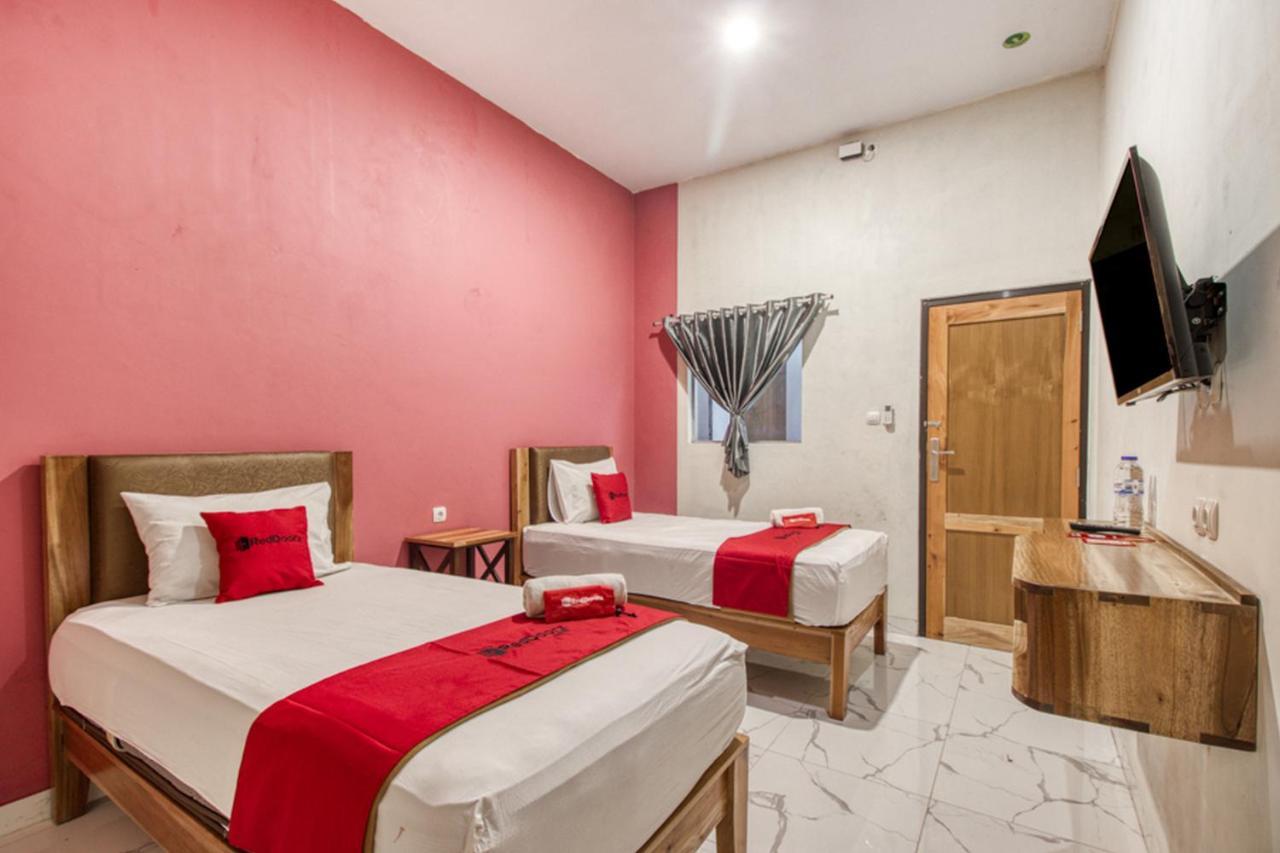 Reddoorz Plus @ Flory Hotel Джокьякарта Экстерьер фото